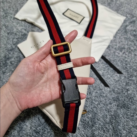 GUCCI Leather Logo Web Small Waist Bag 👜 Authentic 👜 - Picture 2 of 5